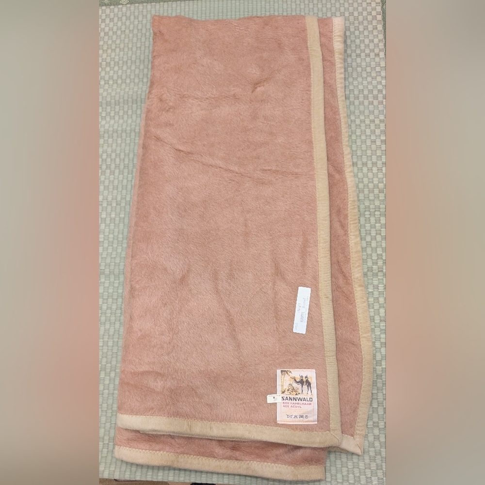 LIKE NEW Sannwald 60% Camelhair Blanket 70 x 86" Made in Austria